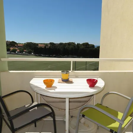 2 Pieces Avec Parking, Tennis Et Loggia A 300m De La - Fr-1-338-431 * Sète