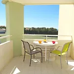 2 Pieces Avec Parking, Tennis Et Loggia A 300m De La - Fr-1-338-431