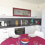 2 Pieces Avec Parking, Tennis Et Loggia A 300m De La - Fr-1-338-431 Sete