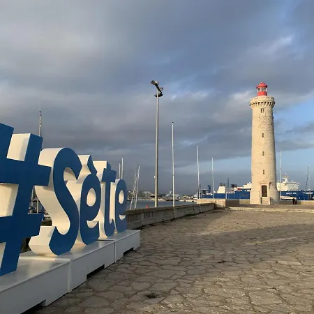 2 Pieces Avec Parking, Tennis Et Loggia A 300m De La - Fr-1-338-431 Lägenhet Sète