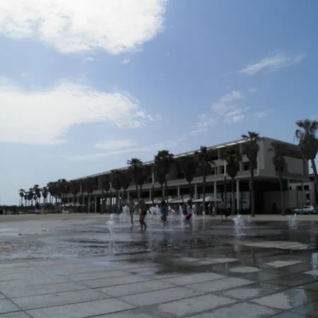 2 Pièces Avec Parking, Tennis Et Loggia à 300m De La - Fr-1-338-431 Sète