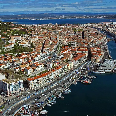 2 Pièces Avec Parking, Tennis Et Loggia à 300m De La - Fr-1-338-431 * Sète