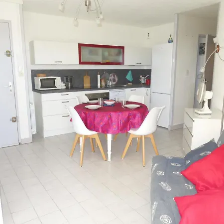 Apartment 2 Pieces Avec Parking, Tennis Et Loggia A 300m De La - Fr-1-338-431
