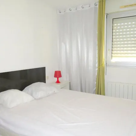 2 Pièces Avec Parking, Tennis Et Loggia à 300m De La - Fr-1-338-431 *