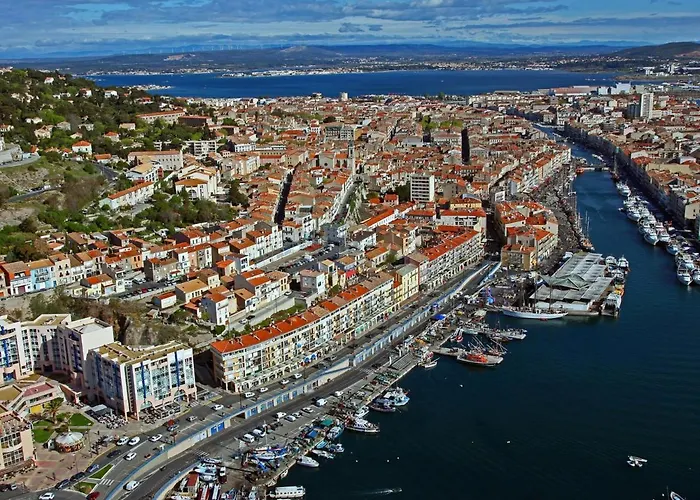 2 Pieces Avec Parking, Tennis Et Loggia A 300m De La - Fr-1-338-431 * Sète