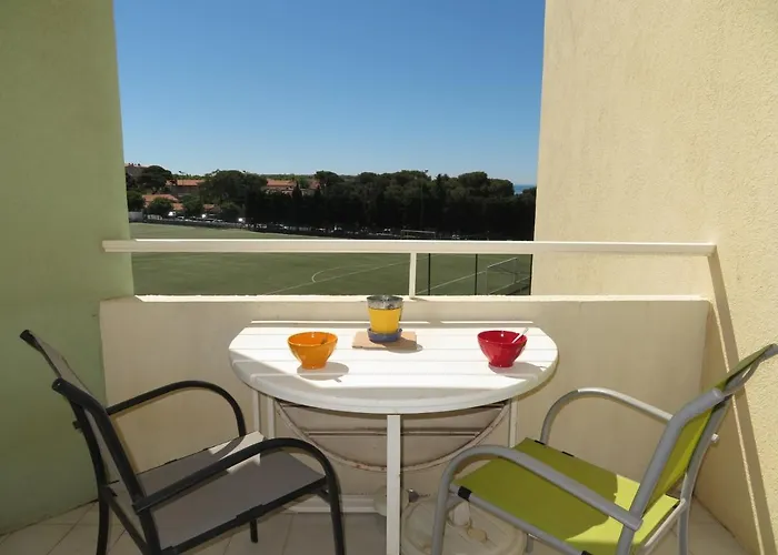 2 Pieces Avec Parking, Tennis Et Loggia A 300m De La - Fr-1-338-431 * Sète