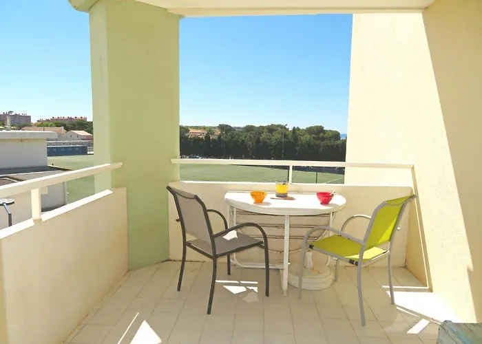 2 Pieces Avec Parking, Tennis Et Loggia A 300m De La - Fr-1-338-431