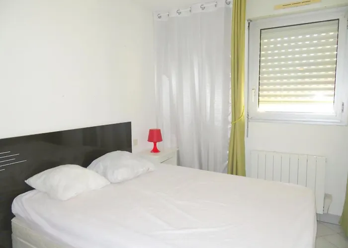2 Pieces Avec Parking, Tennis Et Loggia A 300m De La - Fr-1-338-431 *
