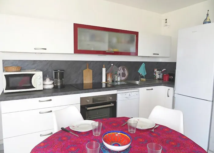 2 Pieces Avec Parking, Tennis Et Loggia A 300m De La - Fr-1-338-431 Sète